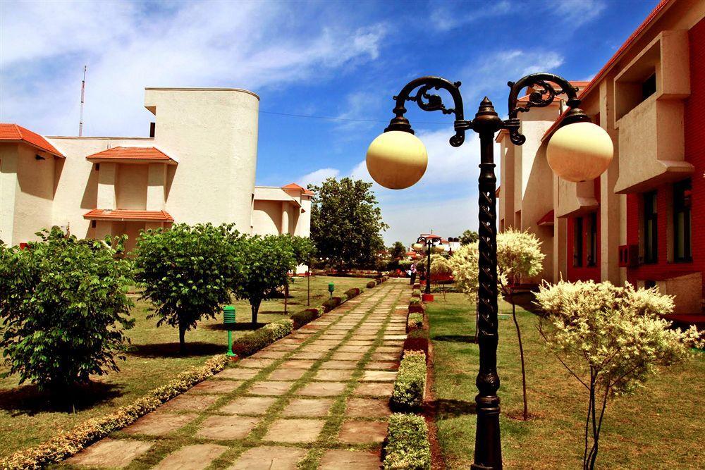 מלון רישיקש Naturoville Ayurvedic And Yoga Retreat מראה חיצוני תמונה