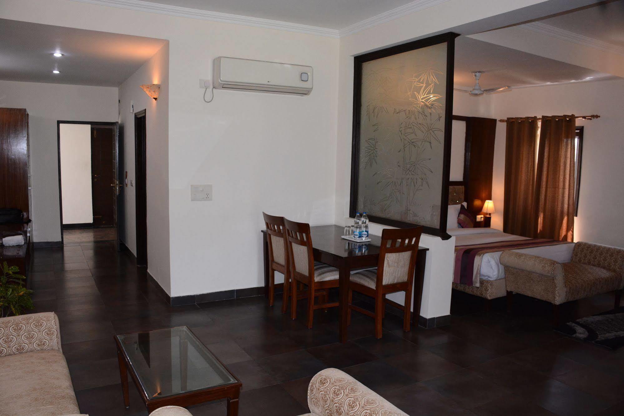מלון רישיקש Naturoville Ayurvedic And Yoga Retreat מראה חיצוני תמונה
