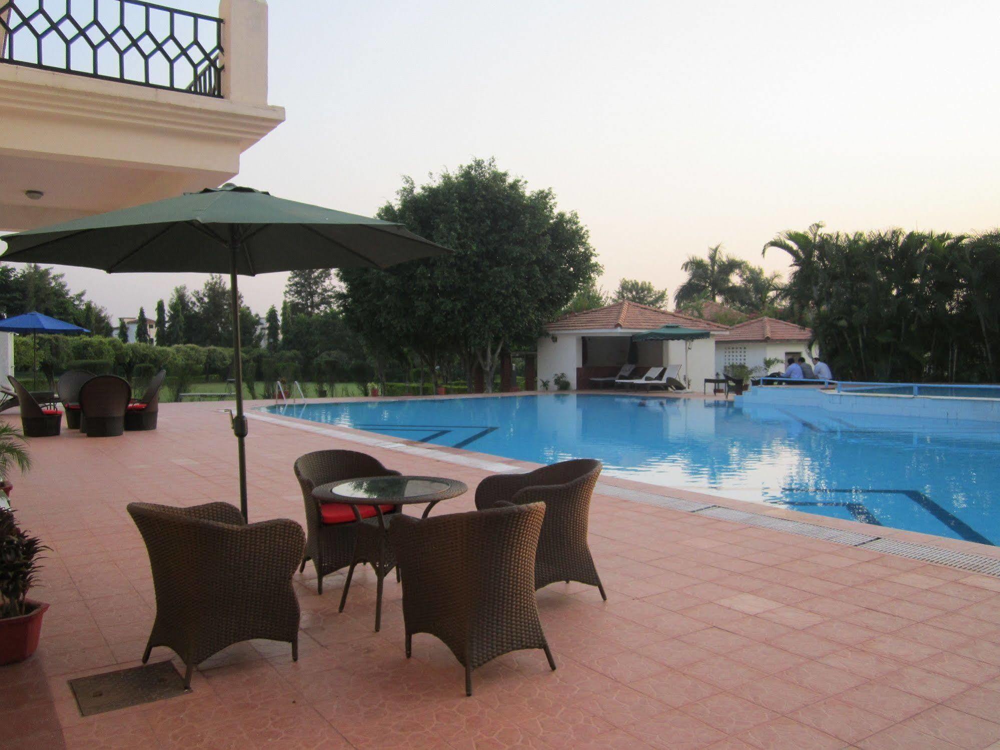 מלון רישיקש Naturoville Ayurvedic And Yoga Retreat מראה חיצוני תמונה
