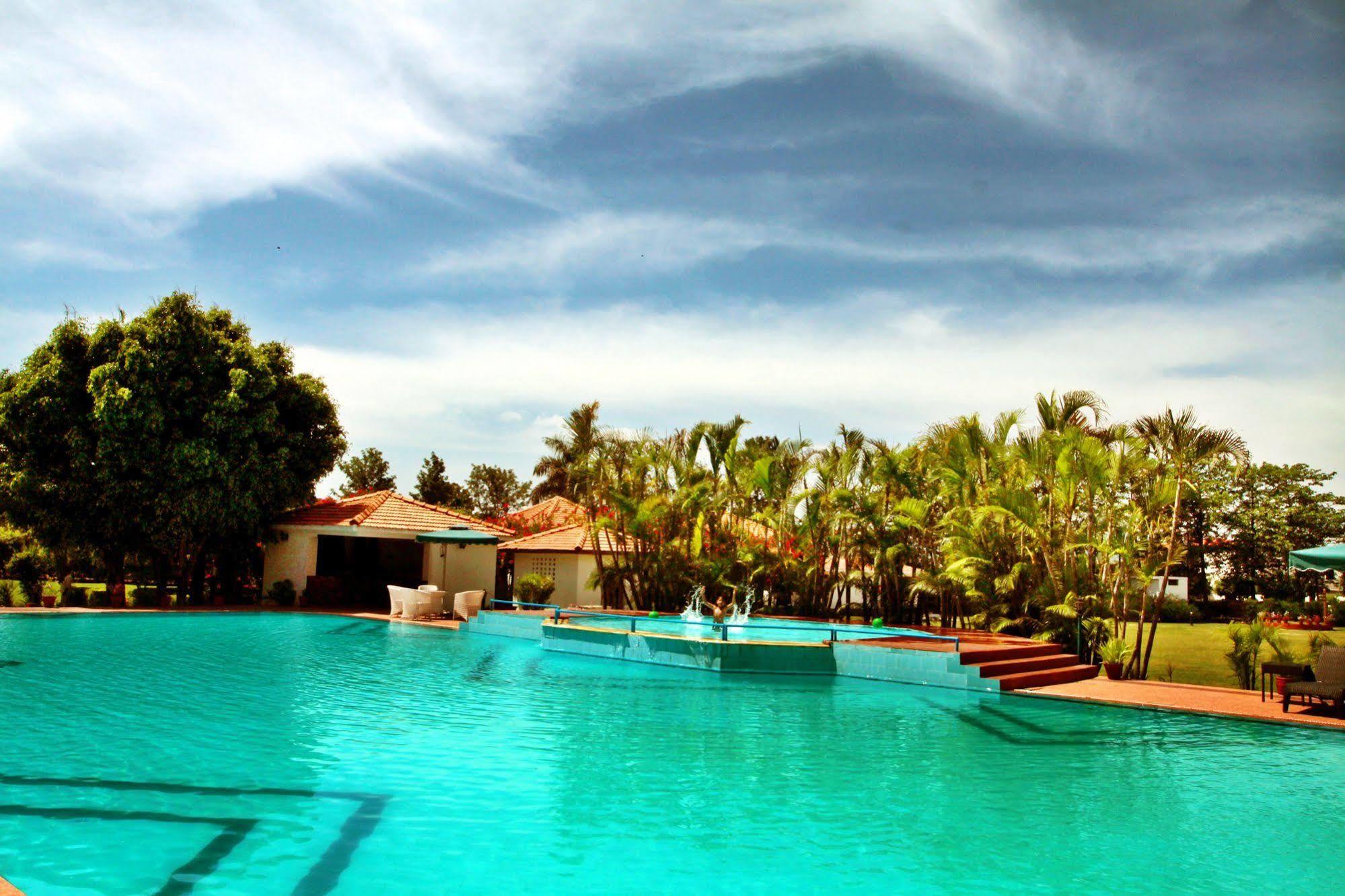 מלון רישיקש Naturoville Ayurvedic And Yoga Retreat מראה חיצוני תמונה