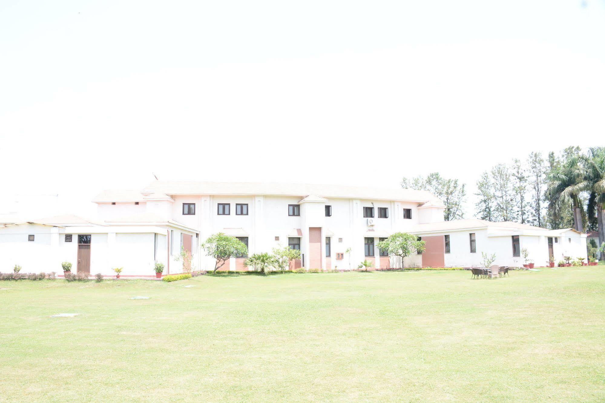 מלון רישיקש Naturoville Ayurvedic And Yoga Retreat מראה חיצוני תמונה